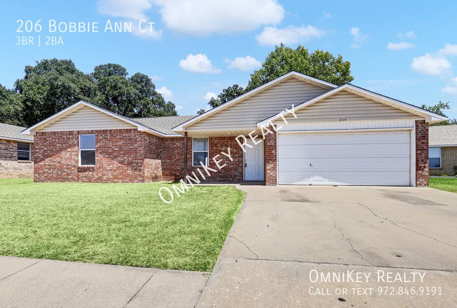 House for rent at 206 Bobbie Ann Court, Granbury, TX 76049