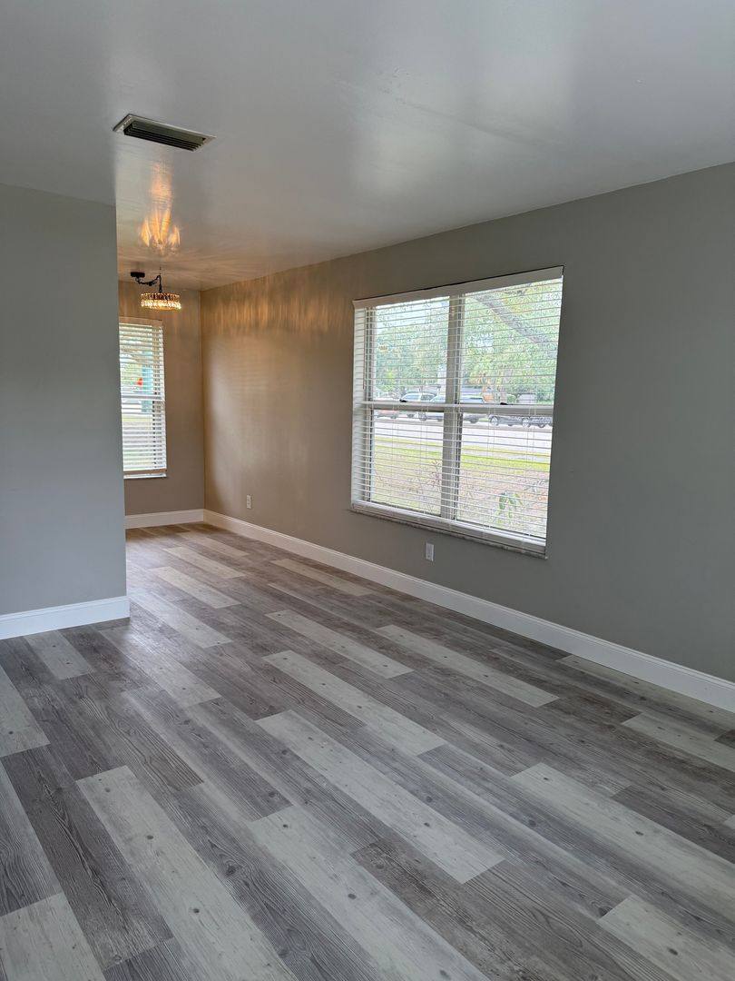 Apartment for rent at 1745 6th Ave, Vero Beach, FL 32960