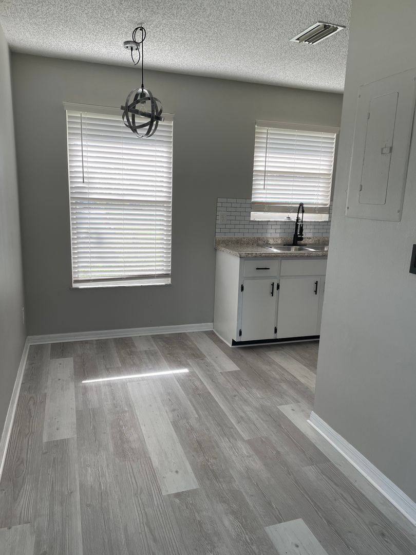 Apartment for rent at 1745 6th Ave, Vero Beach, FL 32960