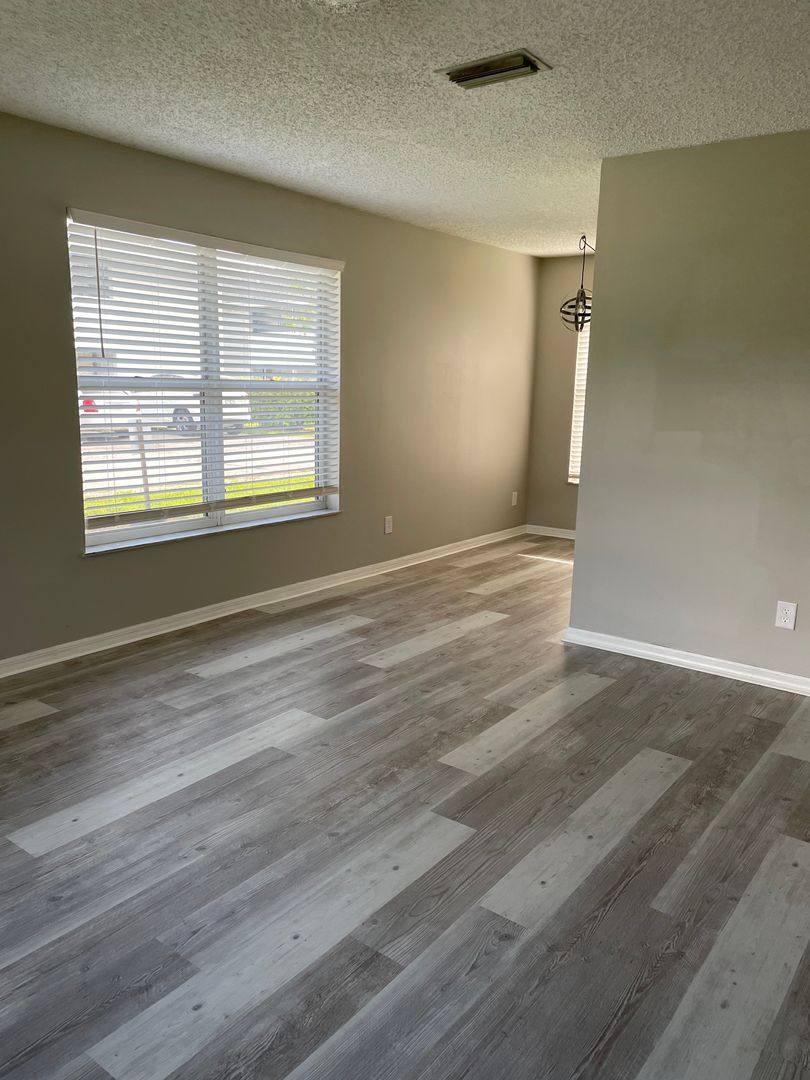 Apartment for rent at 1745 6th Ave, Vero Beach, FL 32960
