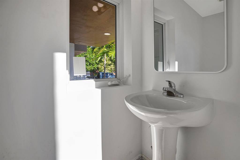 Townhouse for rent at 1104 S 20th Ave, Hollywood, FL 33020