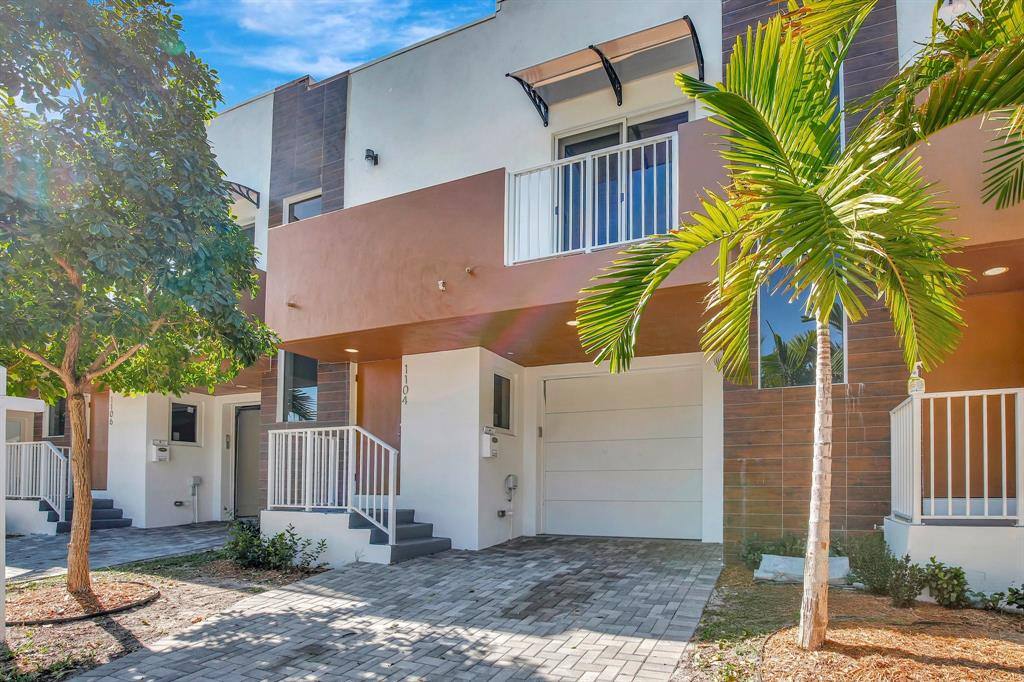 Townhouse for rent at 1104 S 20th Ave, Hollywood, FL 33020