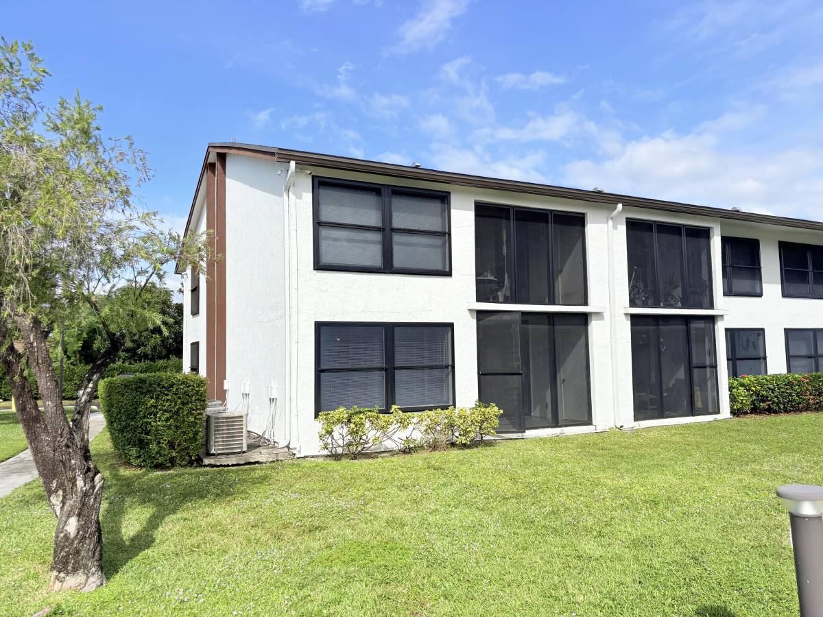 Apartment for rent at 218 Lake Pointe Dr #108, Fort Lauderdale, FL 33309