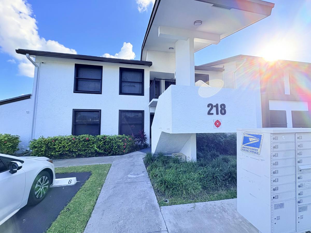 Apartment for rent at 218 Lake Pointe Dr #108, Fort Lauderdale, FL 33309