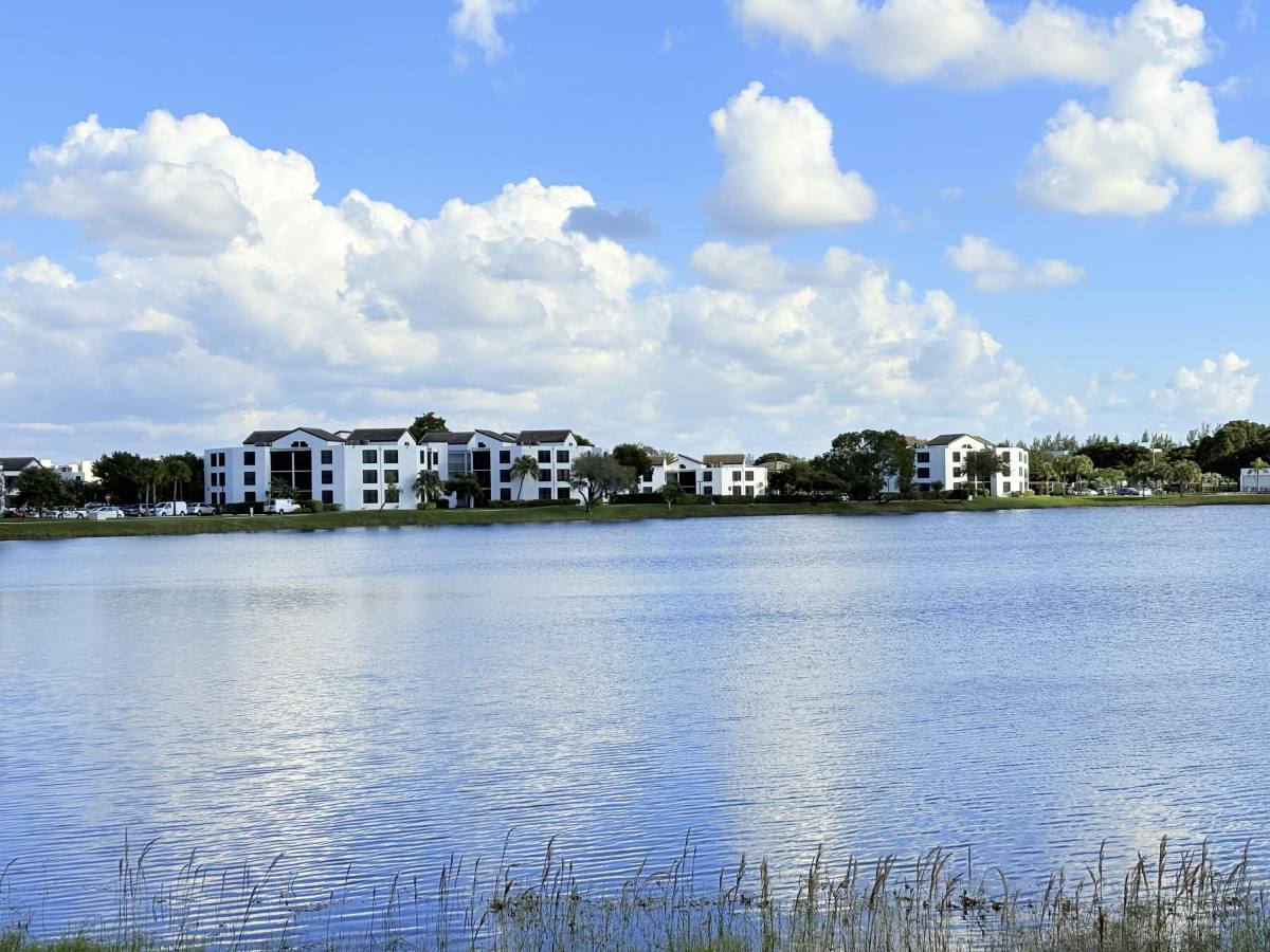 Apartment for rent at 218 Lake Pointe Dr #108, Fort Lauderdale, FL 33309