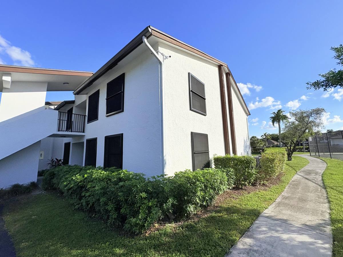 Apartment for rent at 218 Lake Pointe Dr #108, Fort Lauderdale, FL 33309