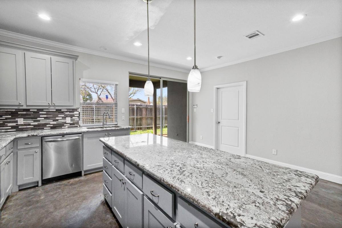House for rent at 2704 Gordon Ave, Fort Worth, TX 76110