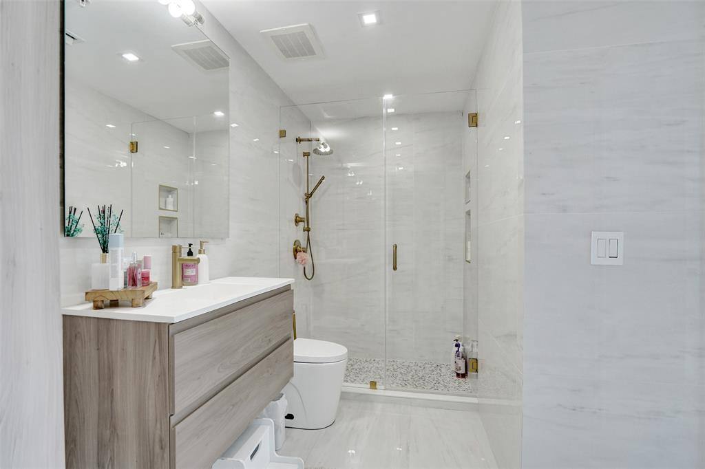 Apartment for rent at 3000 NE 188th St #402, Miami, FL 33180