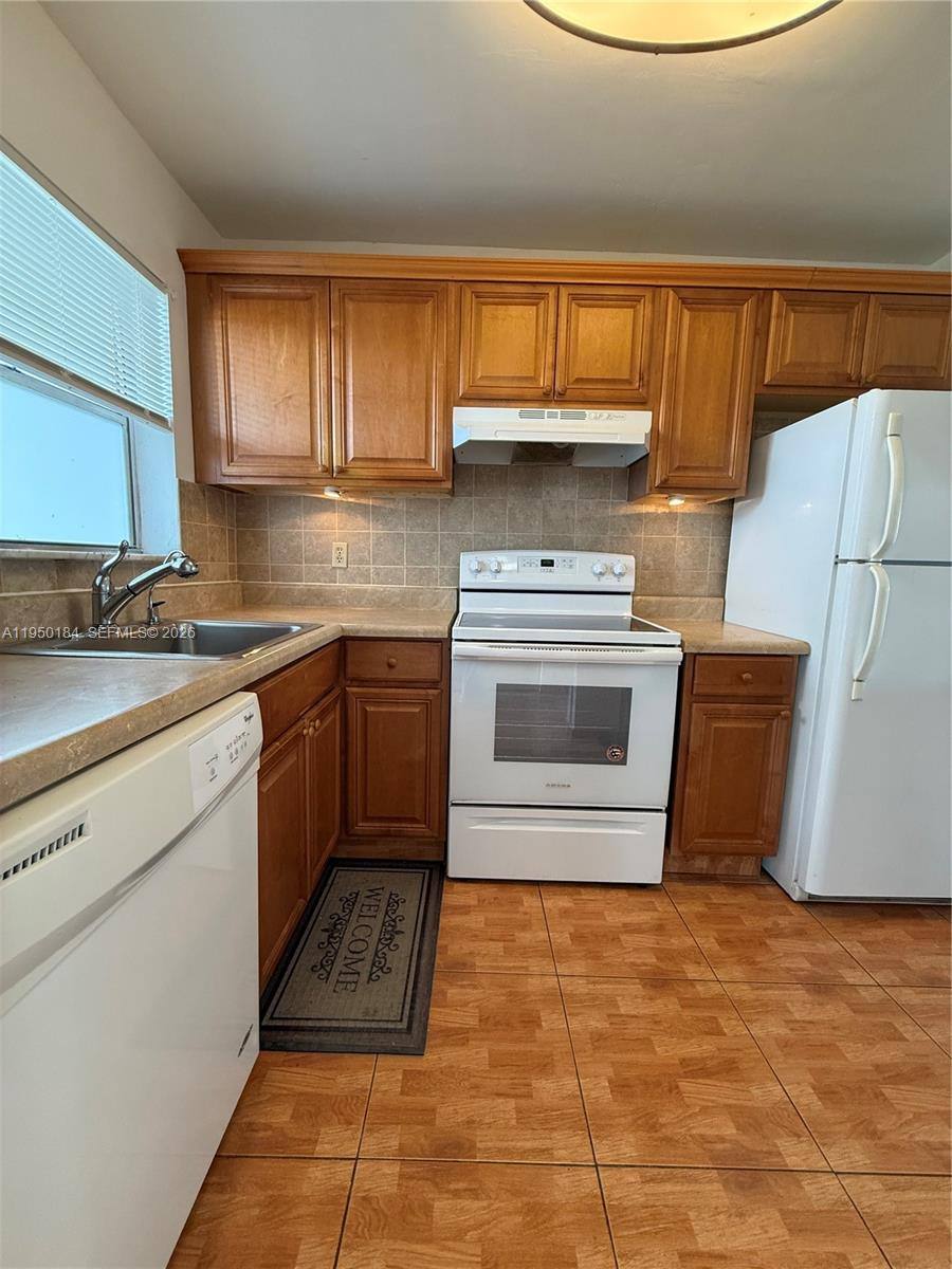 Apartment for rent at 8135 Sunrise Lakes Blvd #302, Fort Lauderdale, FL 33322