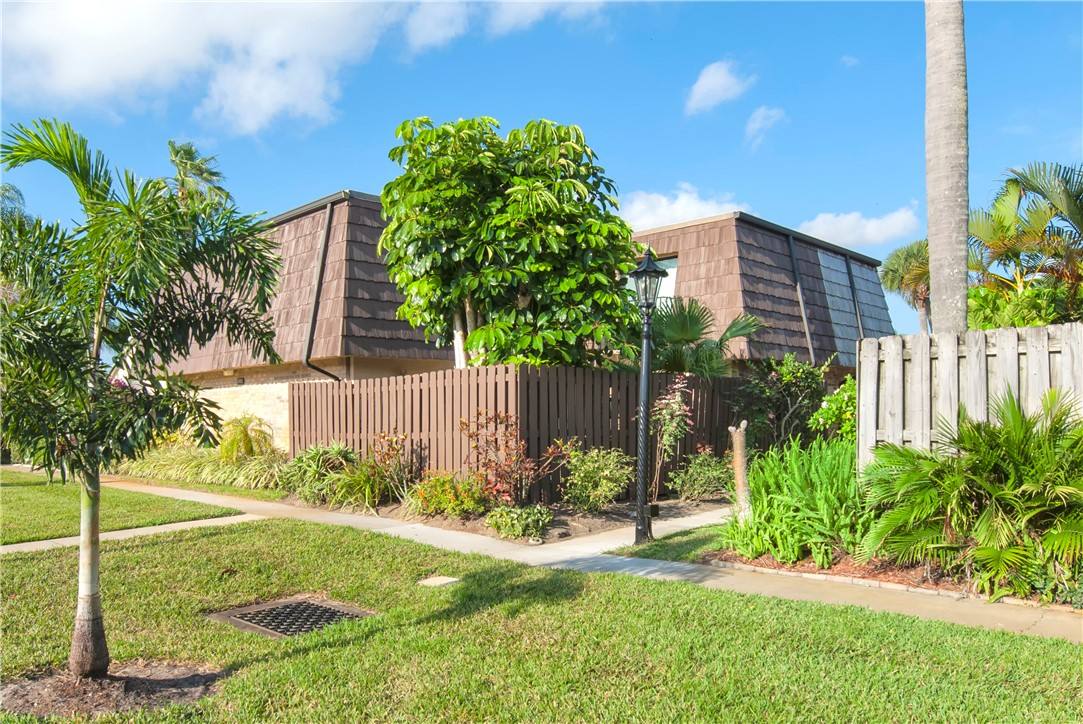 Townhouse for rent at 400 E Waverly Place #4002B, Vero Beach, FL 32960