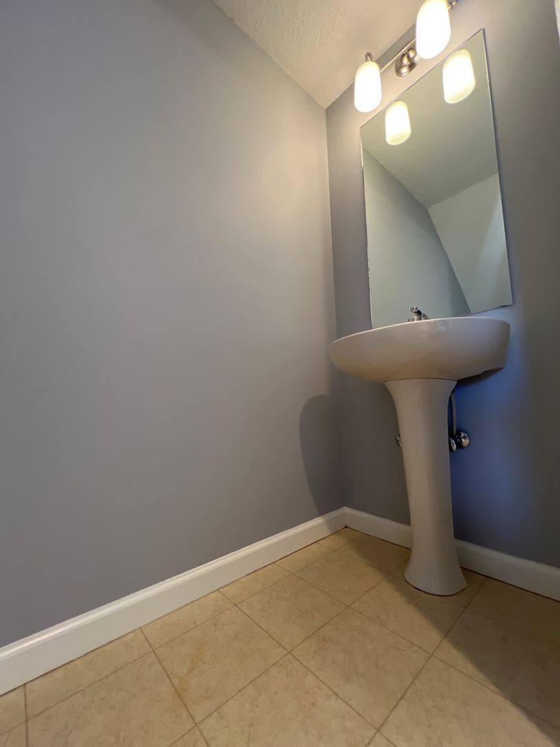 Townhouse for rent at 852 E Sherwood Hills Dr, Bloomington, IN 47401