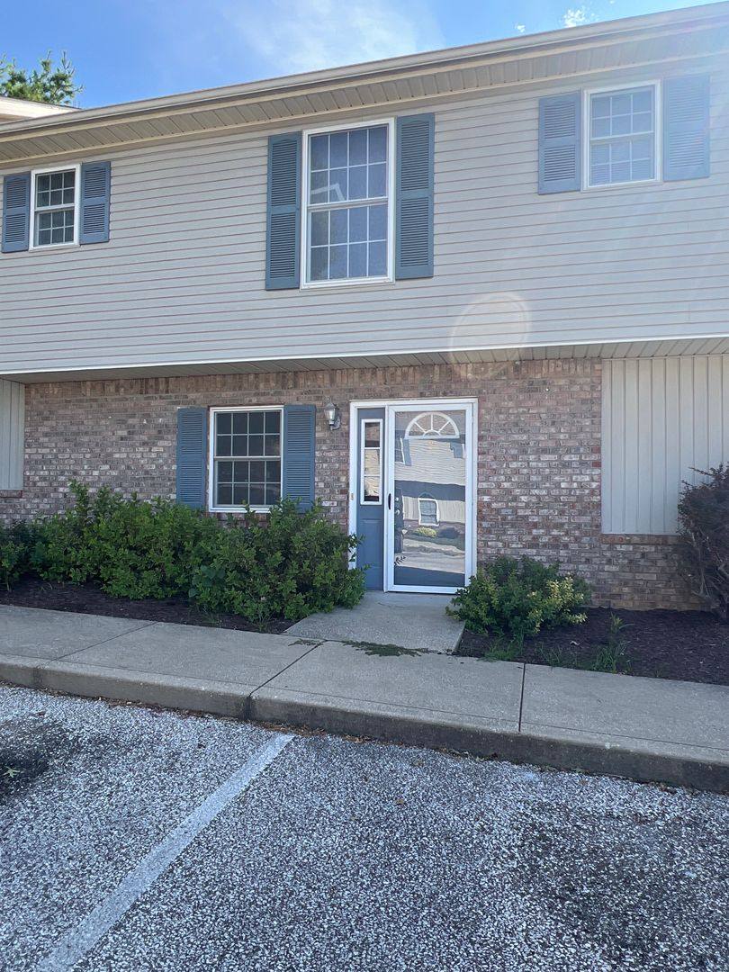 Townhouse for rent at 852 E Sherwood Hills Dr, Bloomington, IN 47401