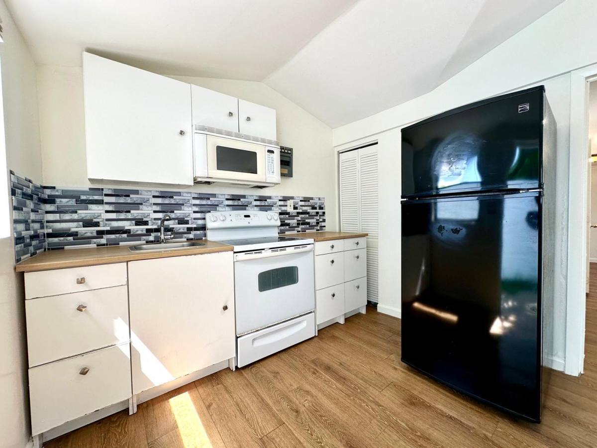 Apartment for rent at 6101 Webster Ave #2, West Palm Beach, FL 33405