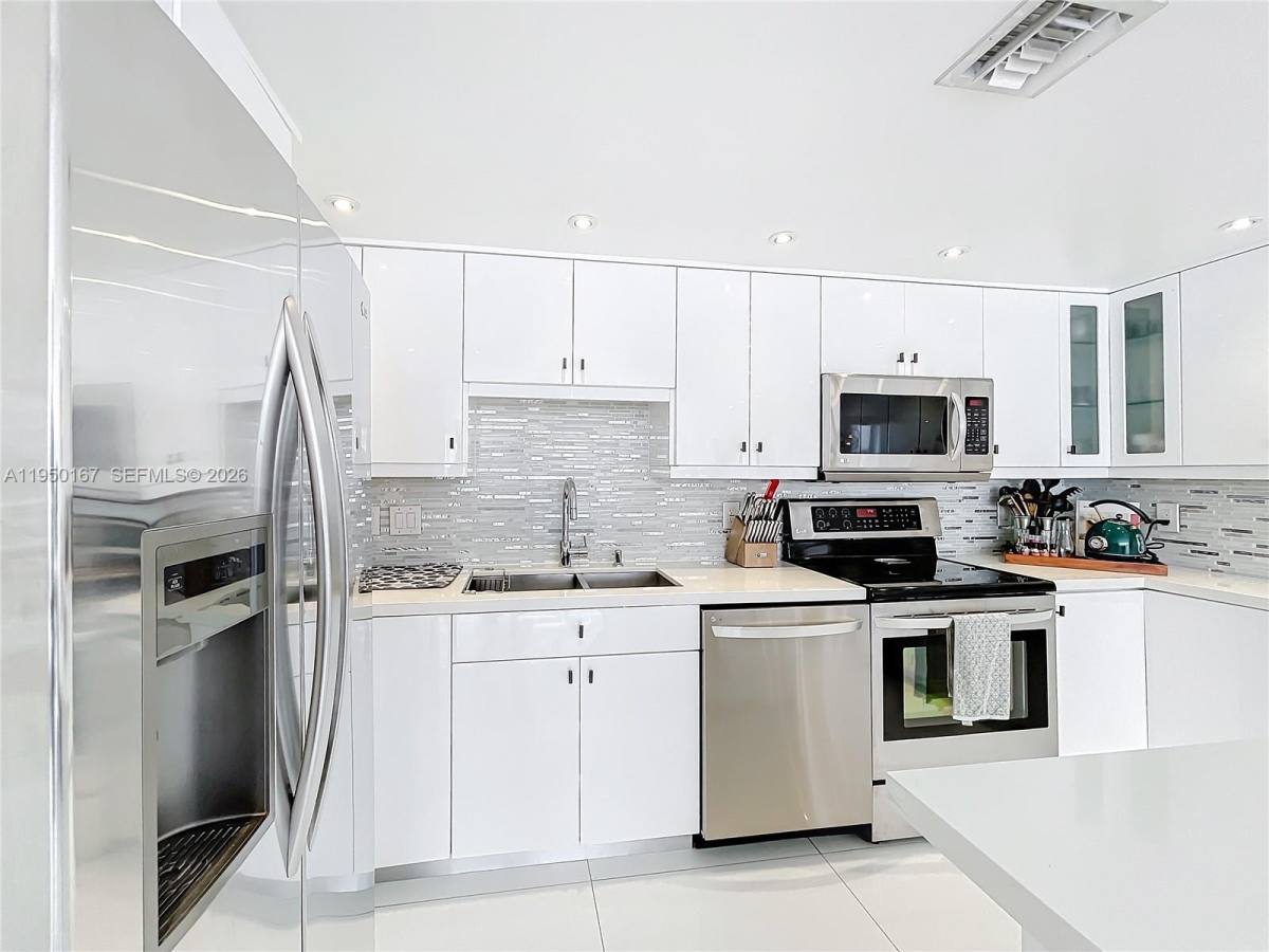 Apartment for rent at 600 NE 36th St #703, Miami, FL 33137