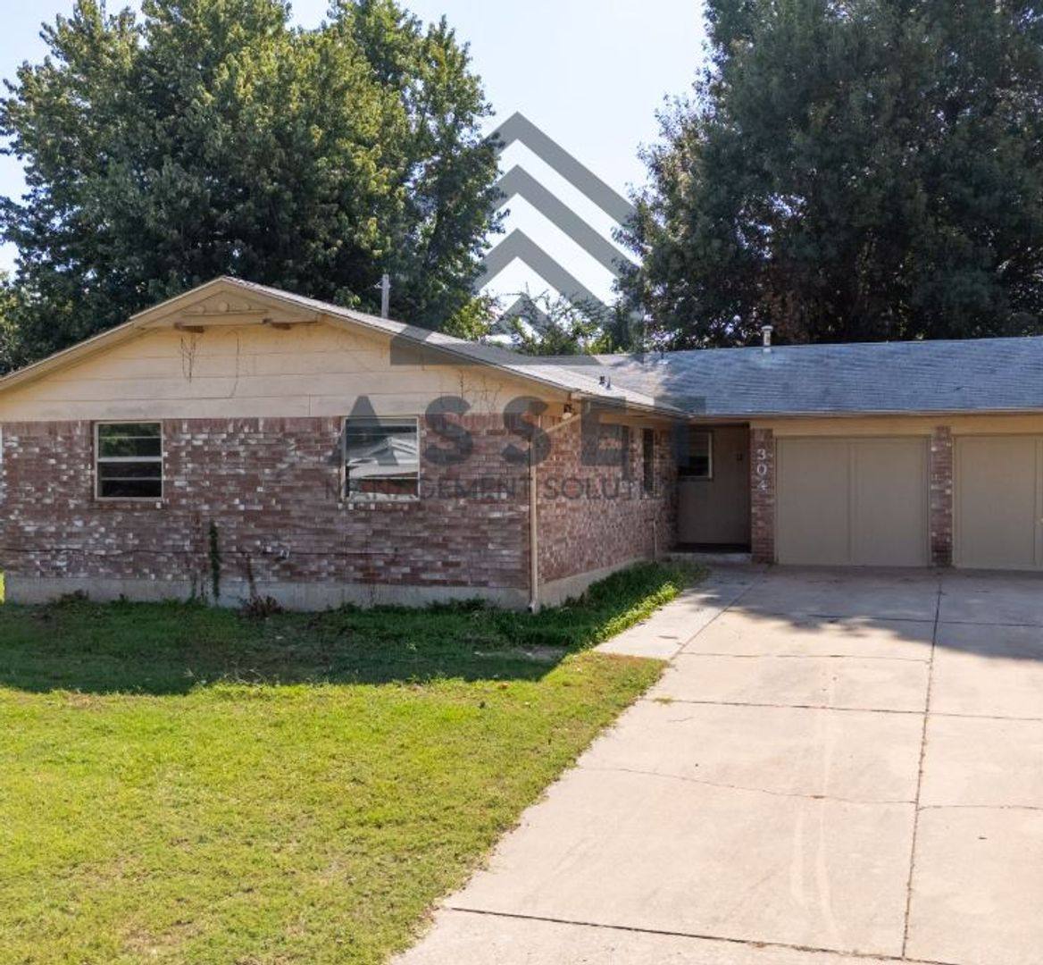 House for rent at 304 W Campbell Dr, Oklahoma City, OK 73110
