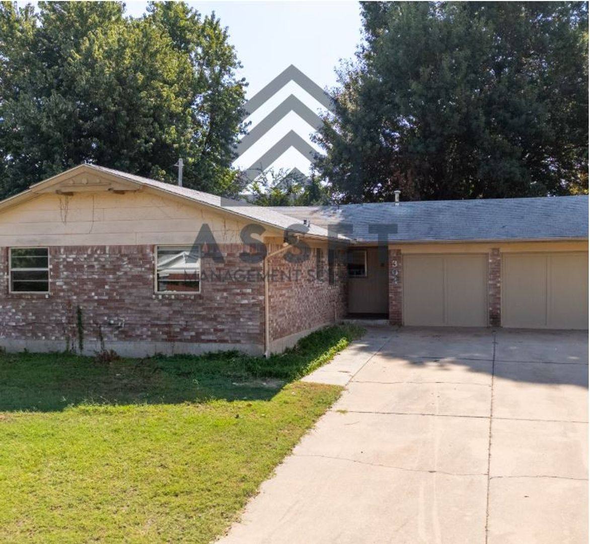 House for rent at 304 W Campbell Dr, Oklahoma City, OK 73110