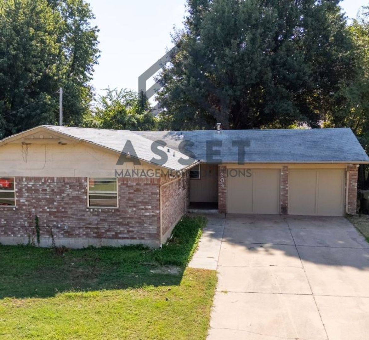 House for rent at 304 W Campbell Dr, Oklahoma City, OK 73110