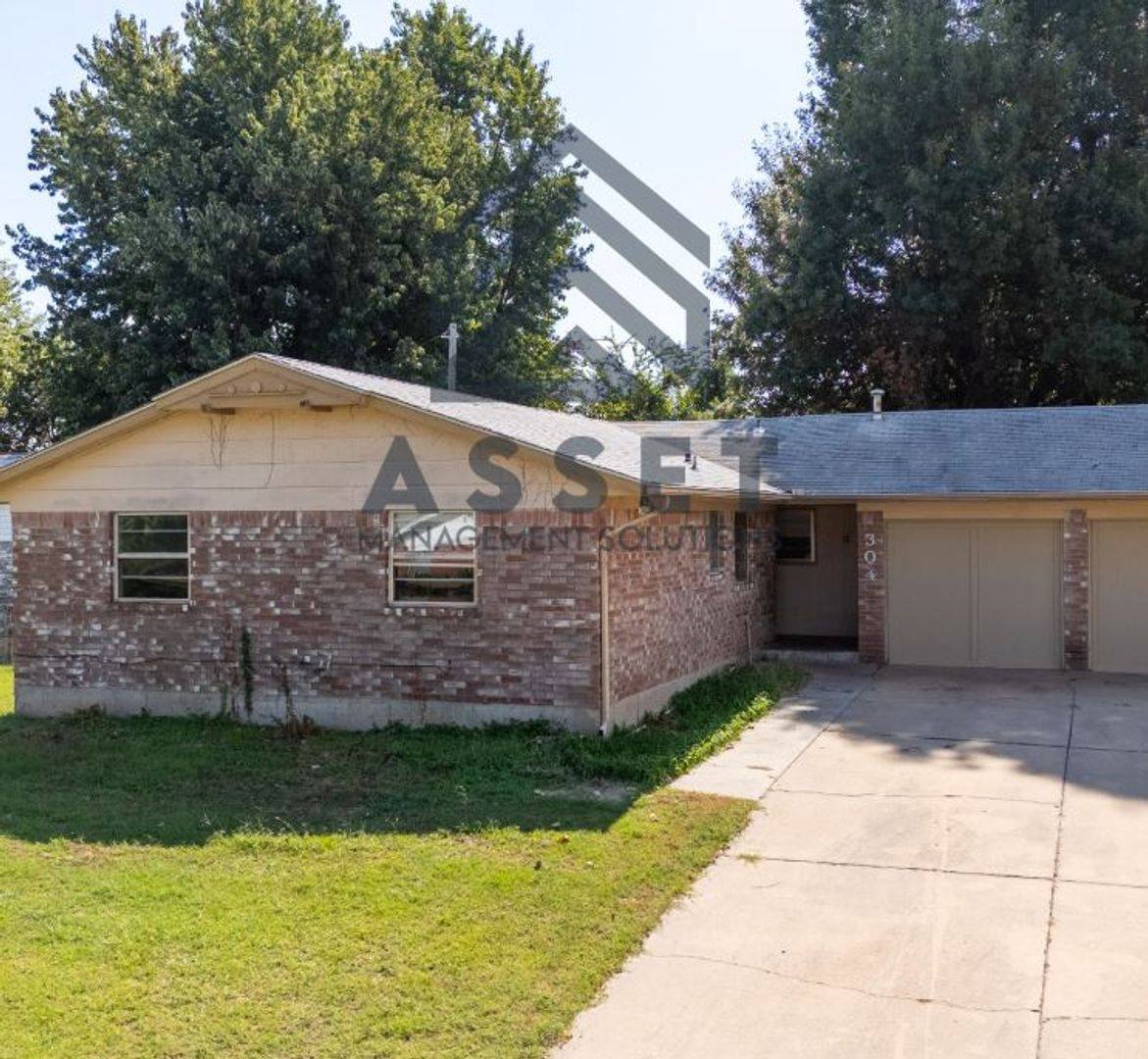 House for rent at 304 W Campbell Dr, Oklahoma City, OK 73110