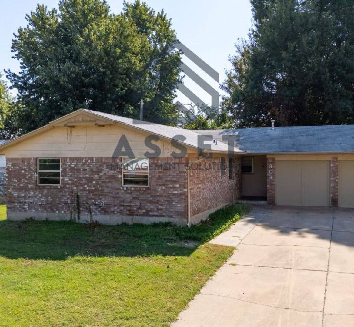 House for rent at 304 W Campbell Dr, Oklahoma City, OK 73110