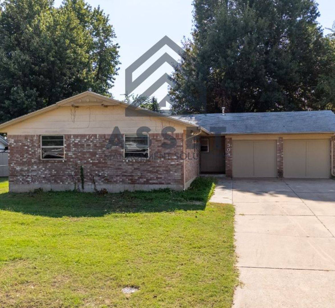 House for rent at 304 W Campbell Dr, Oklahoma City, OK 73110