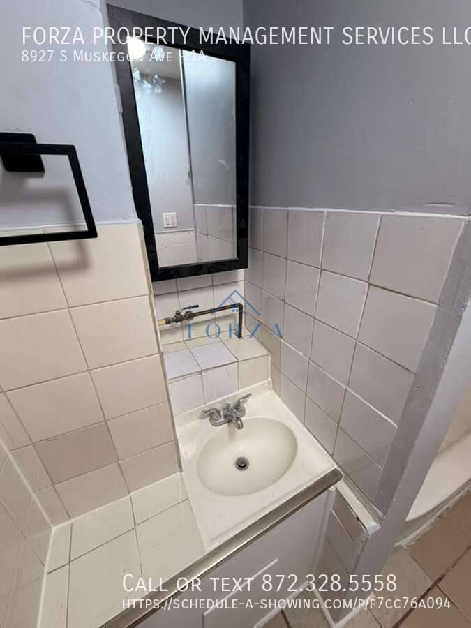 Apartment for rent at 8927 S Muskegon Ave #1A, Chicago, IL 60617