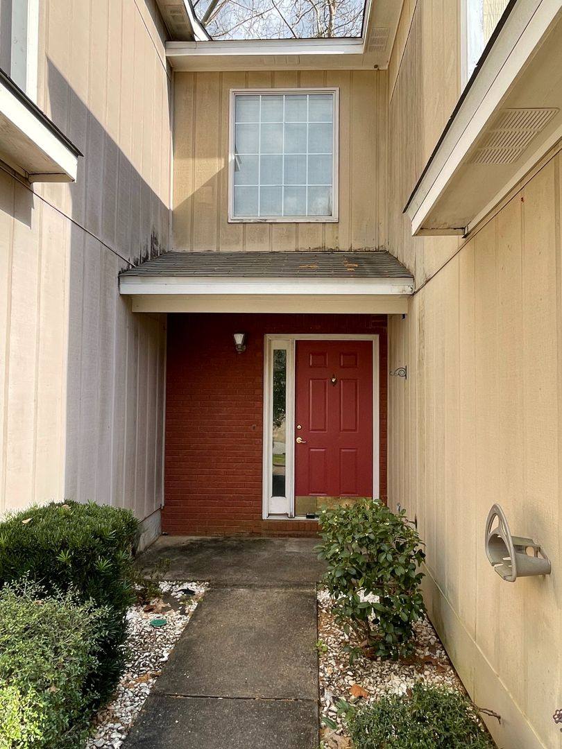 Townhouse for rent at 104 Woodrun Dr, Enterprise, AL 36330