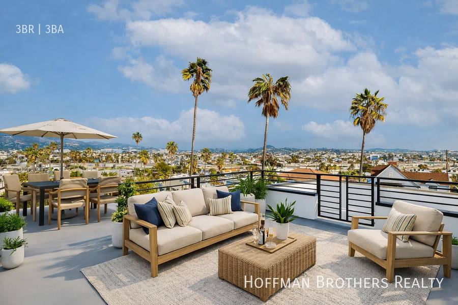 Townhouse for rent at 527 N Normandie Ave, Los Angeles, CA 90004