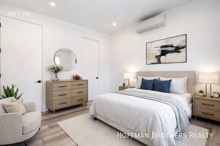Townhouse for rent at 527 N Normandie Ave, Los Angeles, CA 90004