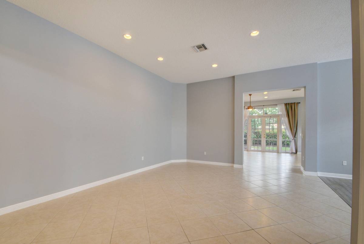 Apartment for rent at 9925 Via Elegante, West Palm Beach, FL 33411