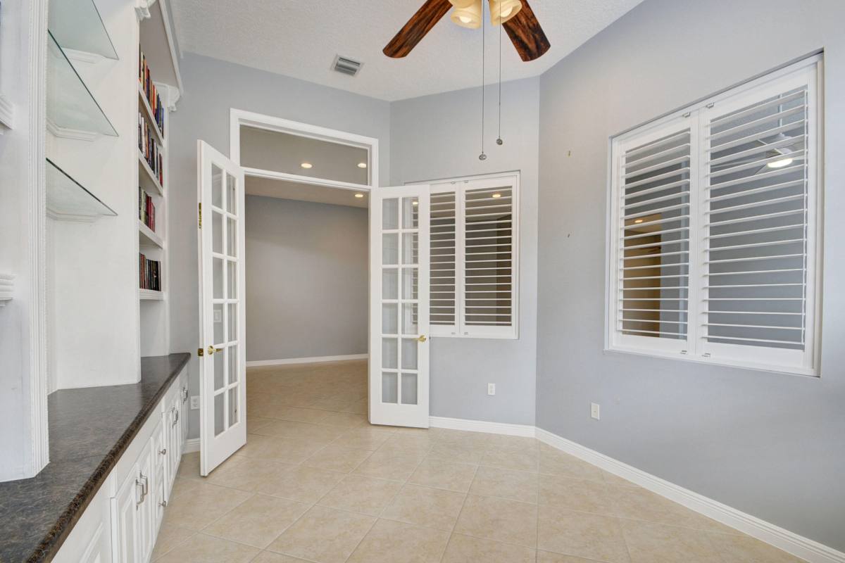 Apartment for rent at 9925 Via Elegante, West Palm Beach, FL 33411