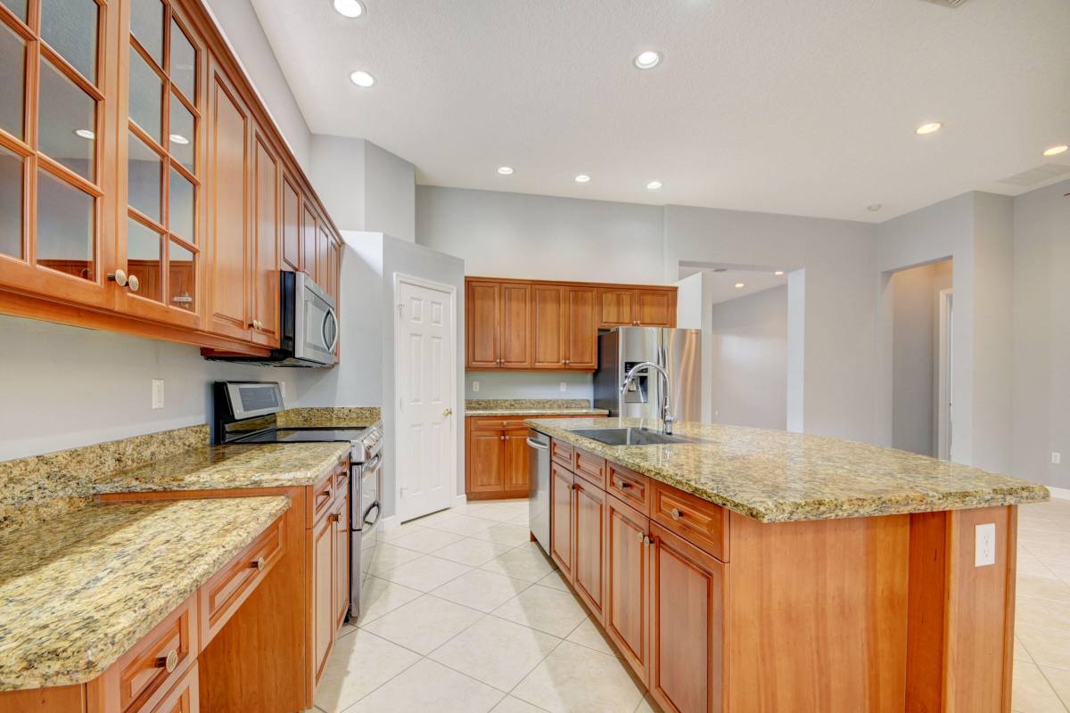 Apartment for rent at 9925 Via Elegante, West Palm Beach, FL 33411