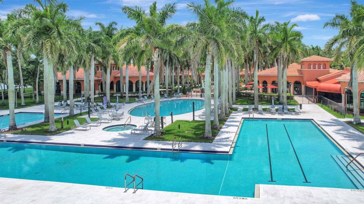 Apartment for rent at 9925 Via Elegante, West Palm Beach, FL 33411