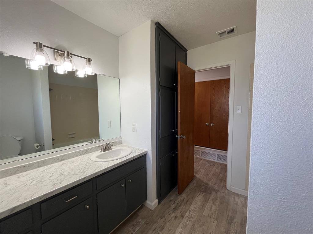 Apartment for rent at 6415 Circo Dr, Granbury, TX 76049