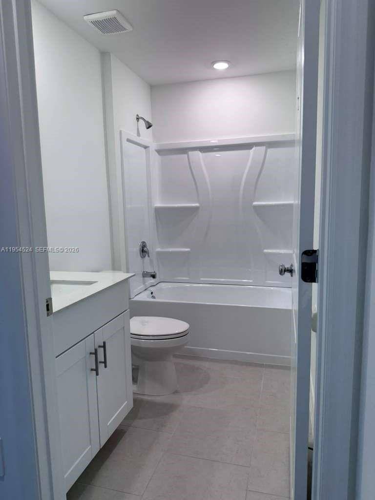 Apartment for rent at 17245 Cantu Court, North Fort Myers, FL 33917