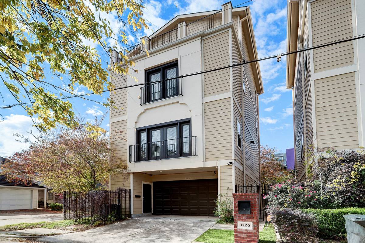 Apartment for rent at 1206 Cushing St, Houston, TX 77019