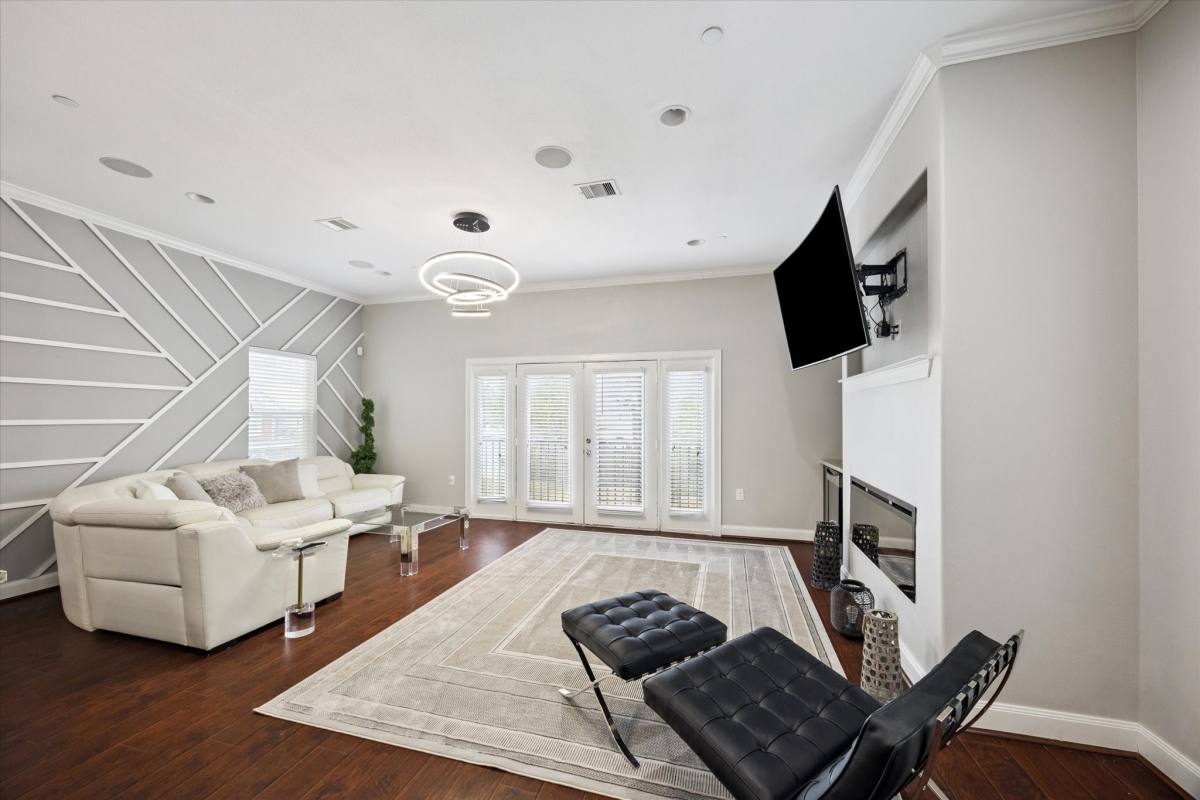 Apartment for rent at 1206 Cushing St, Houston, TX 77019