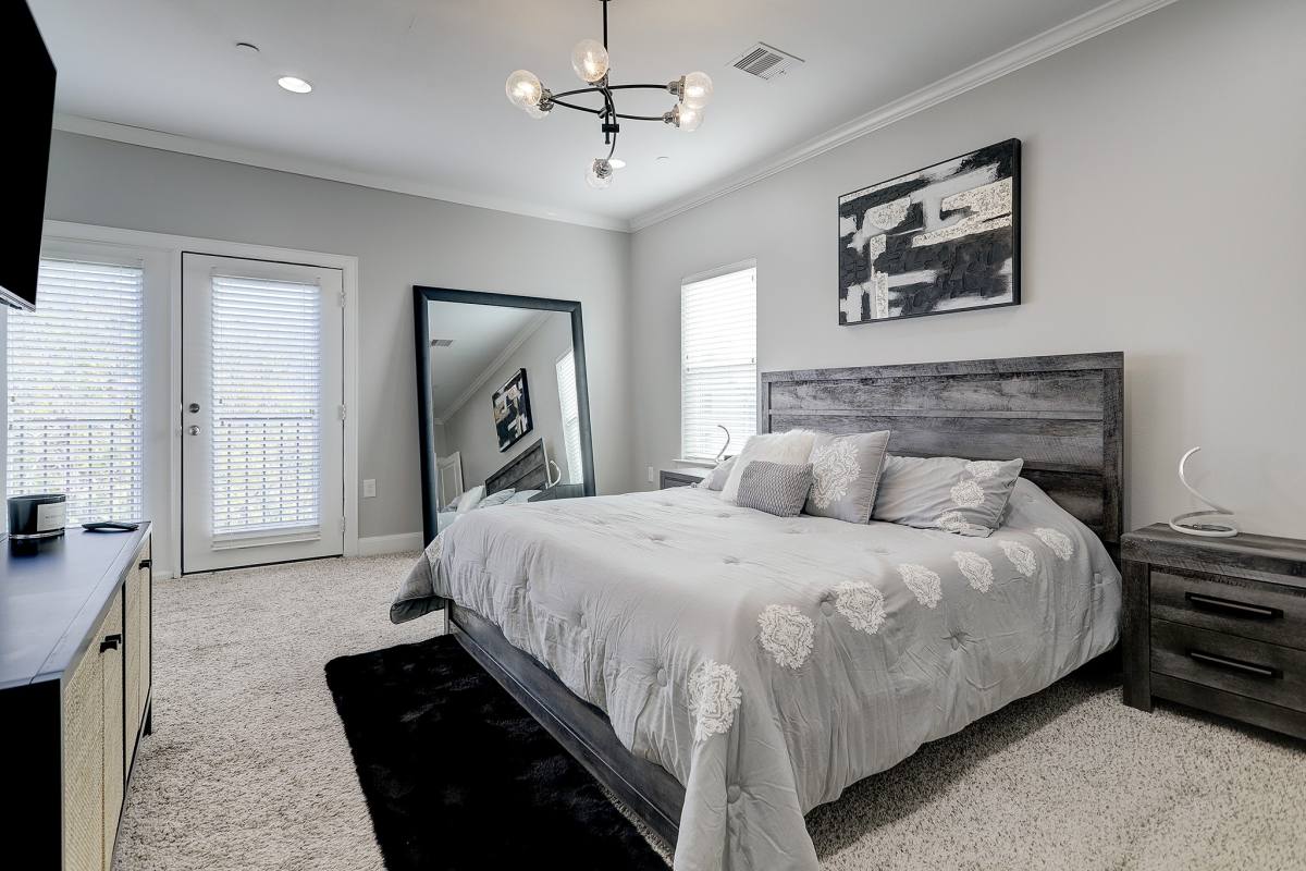 Apartment for rent at 1206 Cushing St, Houston, TX 77019