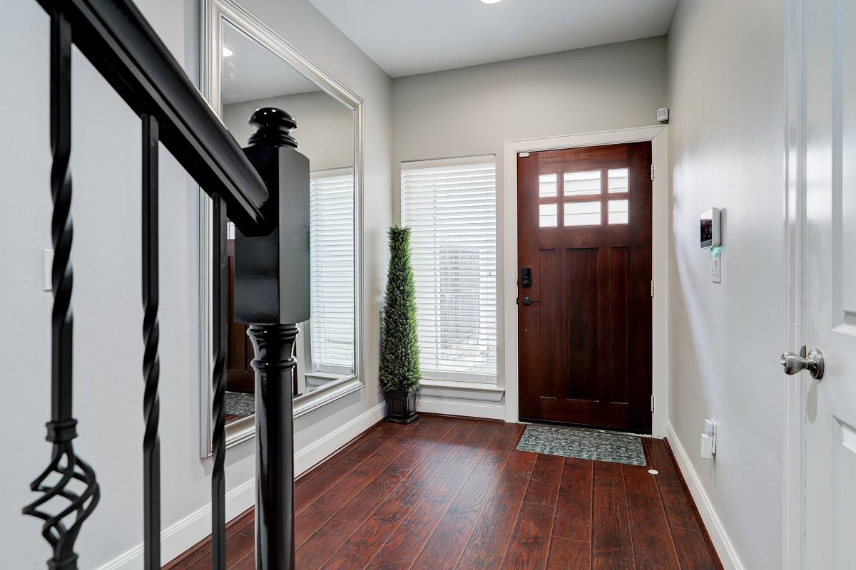 Apartment for rent at 1206 Cushing St, Houston, TX 77019