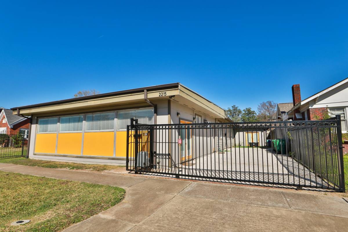 Apartment for rent at 2215 Cleburne St, Houston, TX 77004