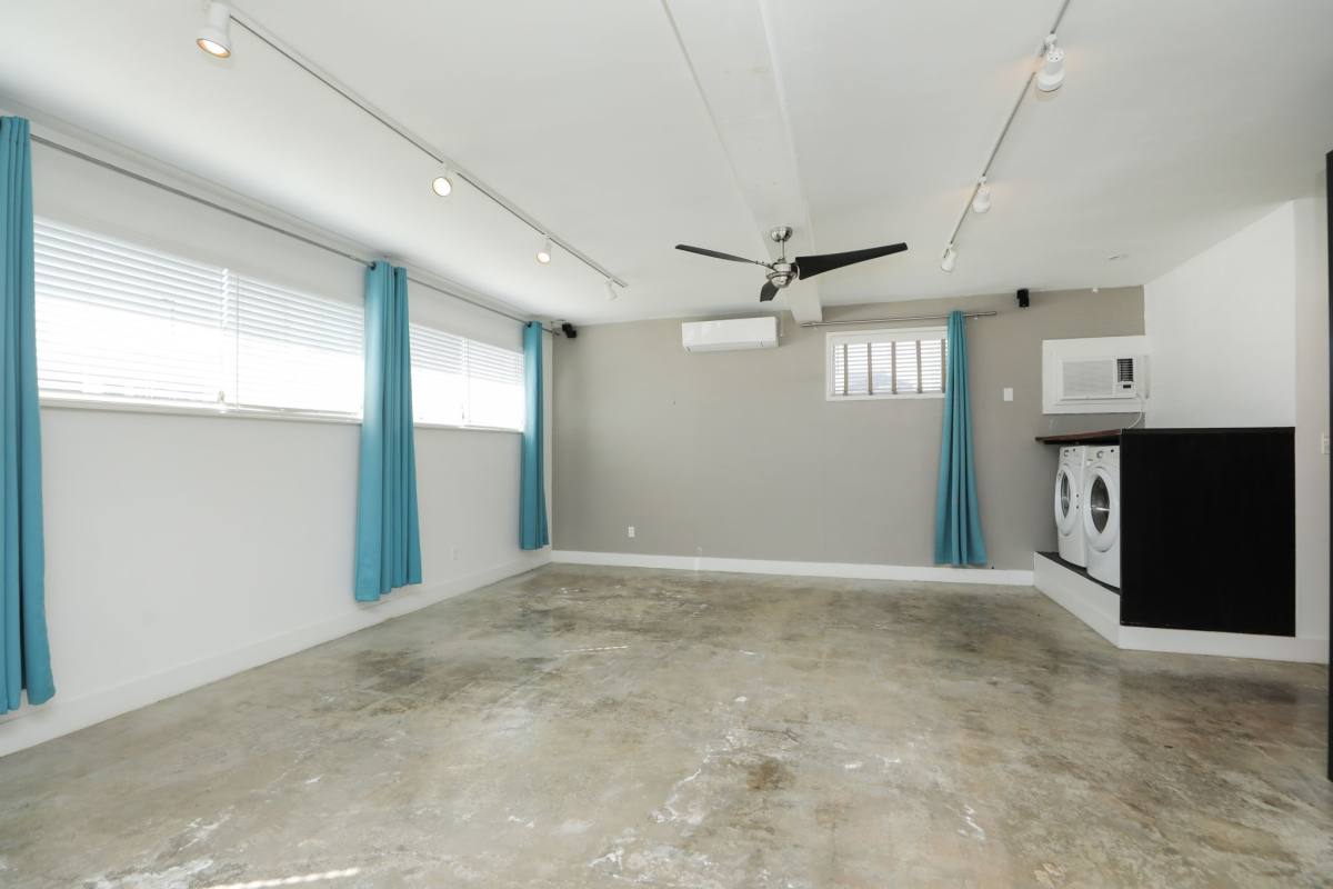 Apartment for rent at 2215 Cleburne St, Houston, TX 77004