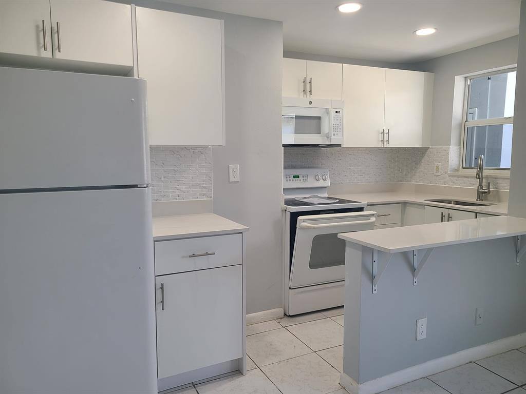 Apartment for rent at 1826 Johnson St #103, Hollywood, FL 33020