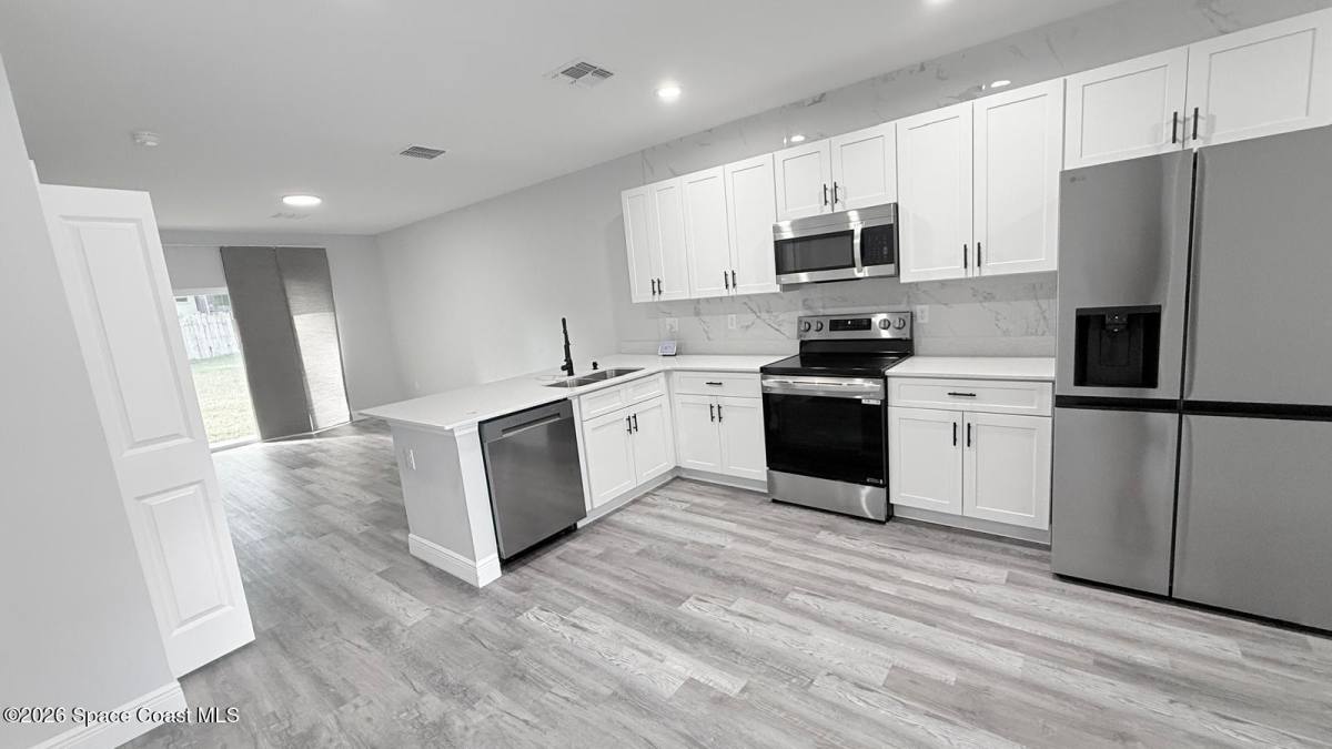 Apartment for rent at 1581 S Montgomery St, Deland, FL 32720