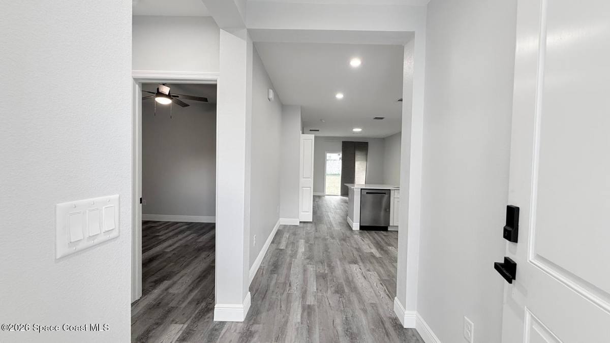 Apartment for rent at 1581 S Montgomery St, Deland, FL 32720