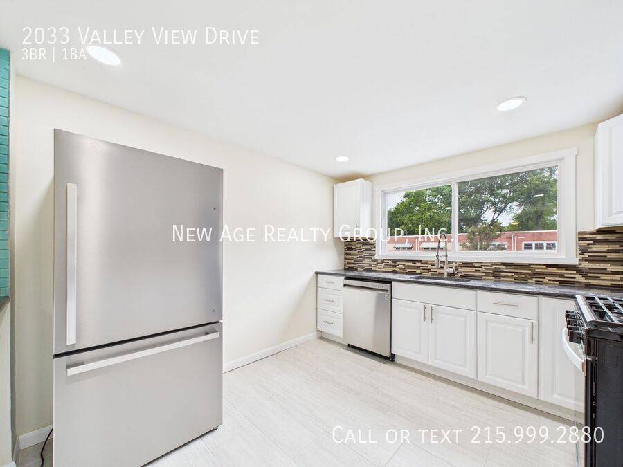 House for rent at 2033 Valley View Dr, Folcroft, PA 19032