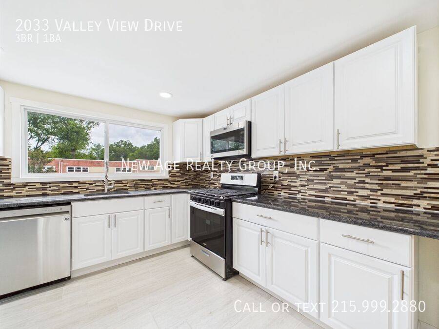 House for rent at 2033 Valley View Dr, Folcroft, PA 19032