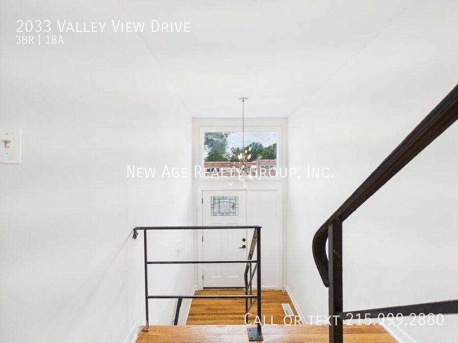 House for rent at 2033 Valley View Dr, Folcroft, PA 19032