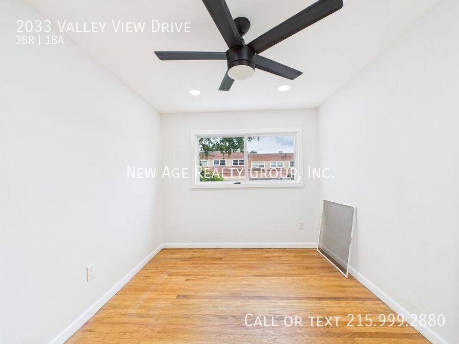 House for rent at 2033 Valley View Dr, Folcroft, PA 19032