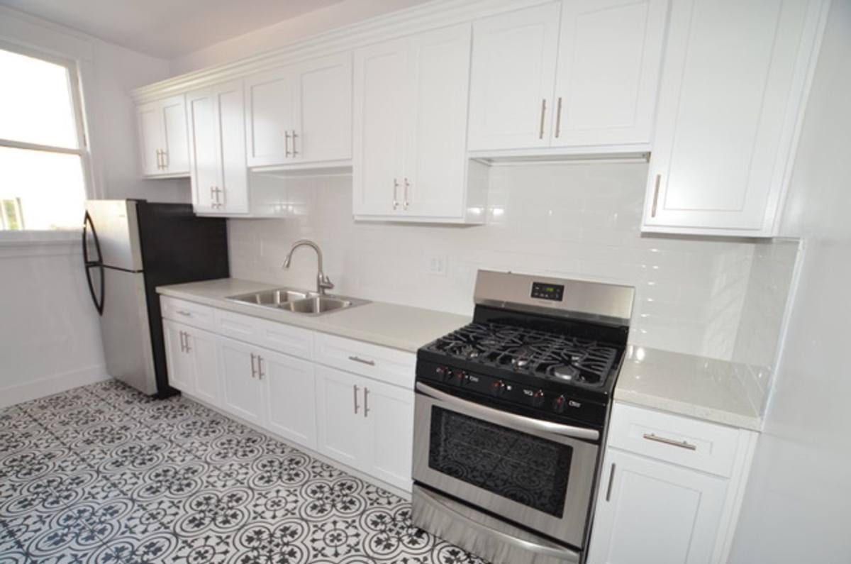Apartment for rent at 1016 N Heliotrope Dr, Los Angeles, CA 90029