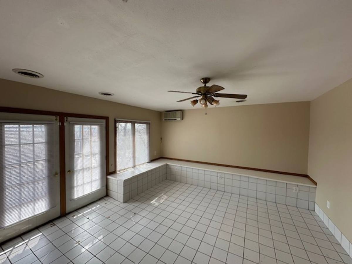 Apartment for rent at 600 W High St, Peoria, IL 61606