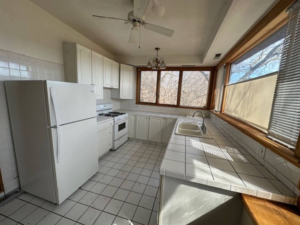 Apartment for rent at 600 W High St, Peoria, IL 61606